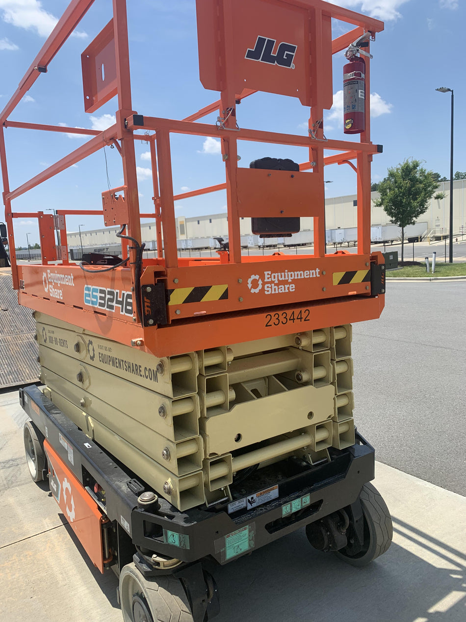 2022 JLG ES3246