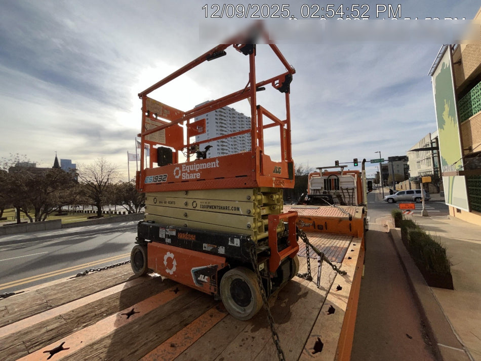 2022 JLG ES1932