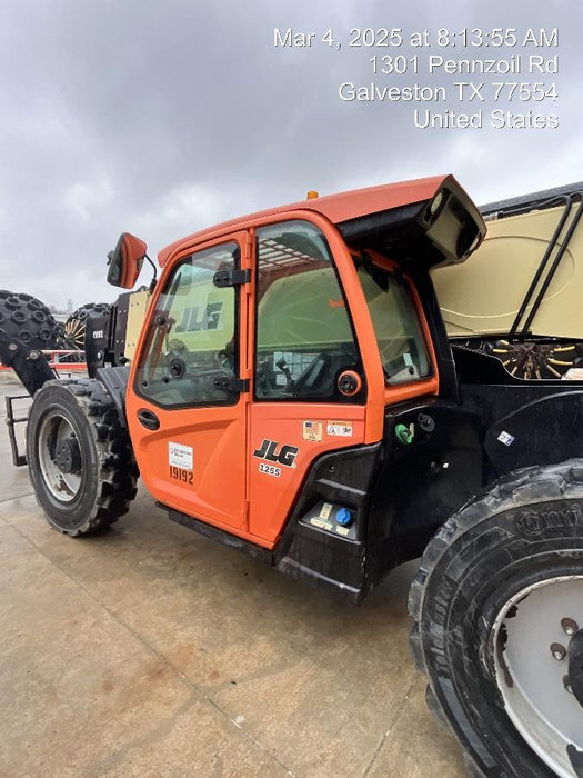 2019 JLG 1255 JLG 1255 T4F w/Full Cab, HVAC, Solid Tires, Work Lights/Beacon, 60" Carriage/Forks