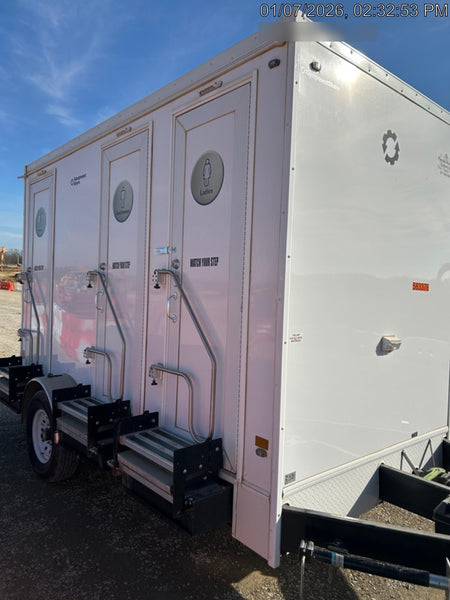 2025 PORTABLE RESTROOM TRAILER RRAV258741
