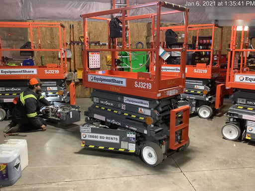 2020 Skyjack SJIII-3219 Solid NM Tires, Half height spring hinged entry gate, Dual Beacons, 800W Inverter