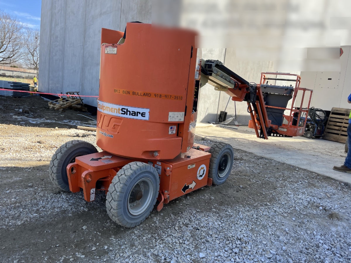 2019 JLG E300AJP