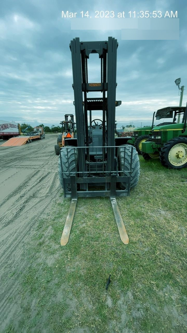 2022 CASE 586H