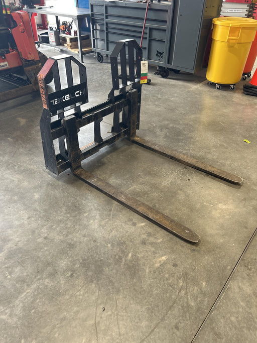 2021 TAKEUCHI 48" Pallet Forks - Takeuchi