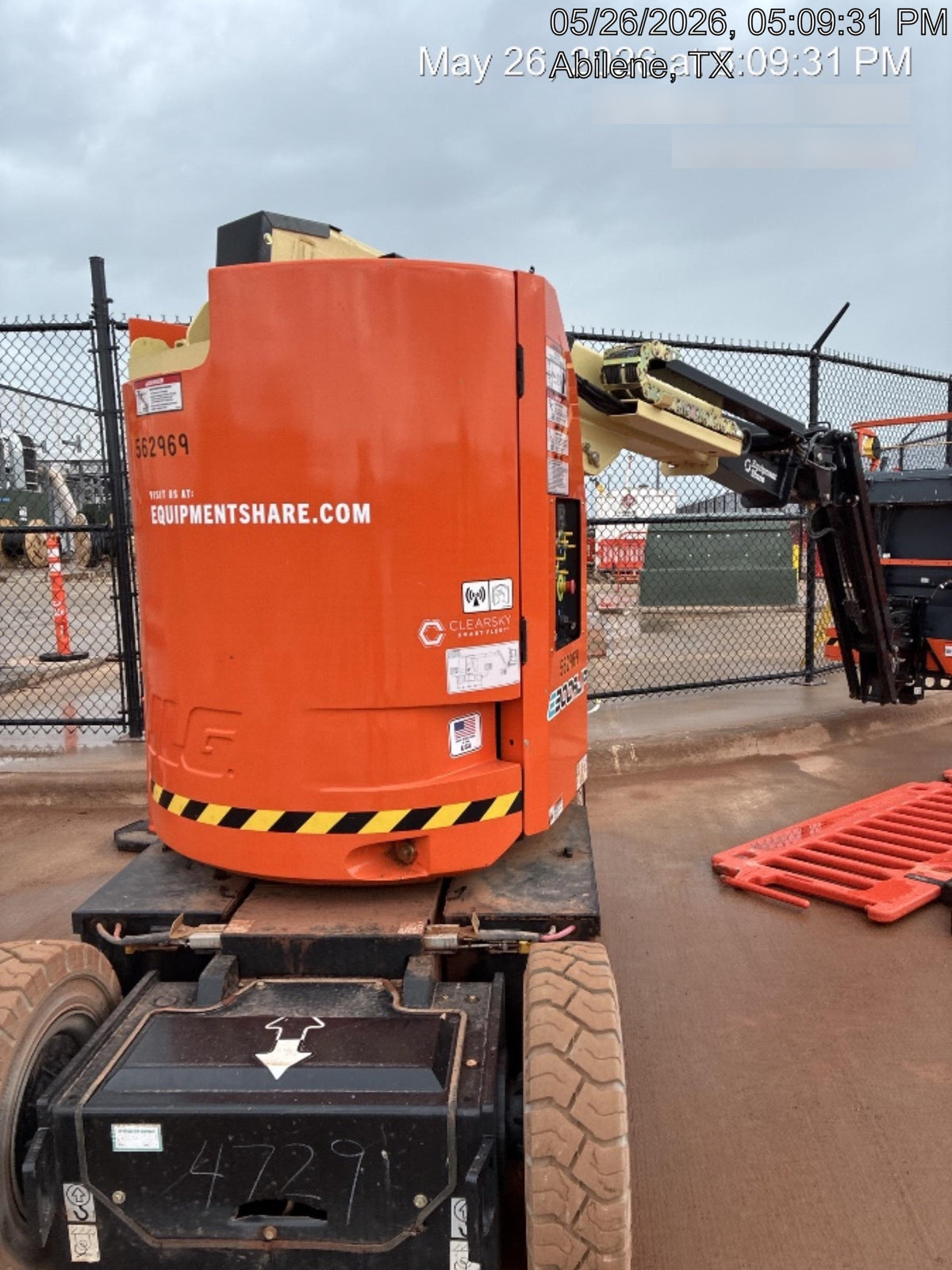2025 JLG E300AJP