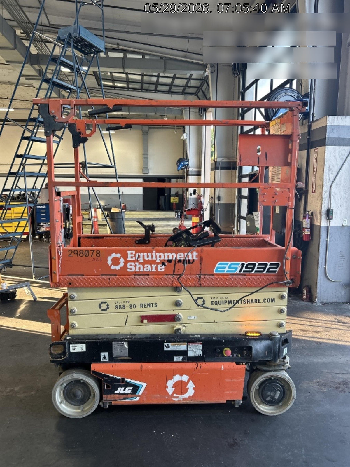 2023 JLG ES1932