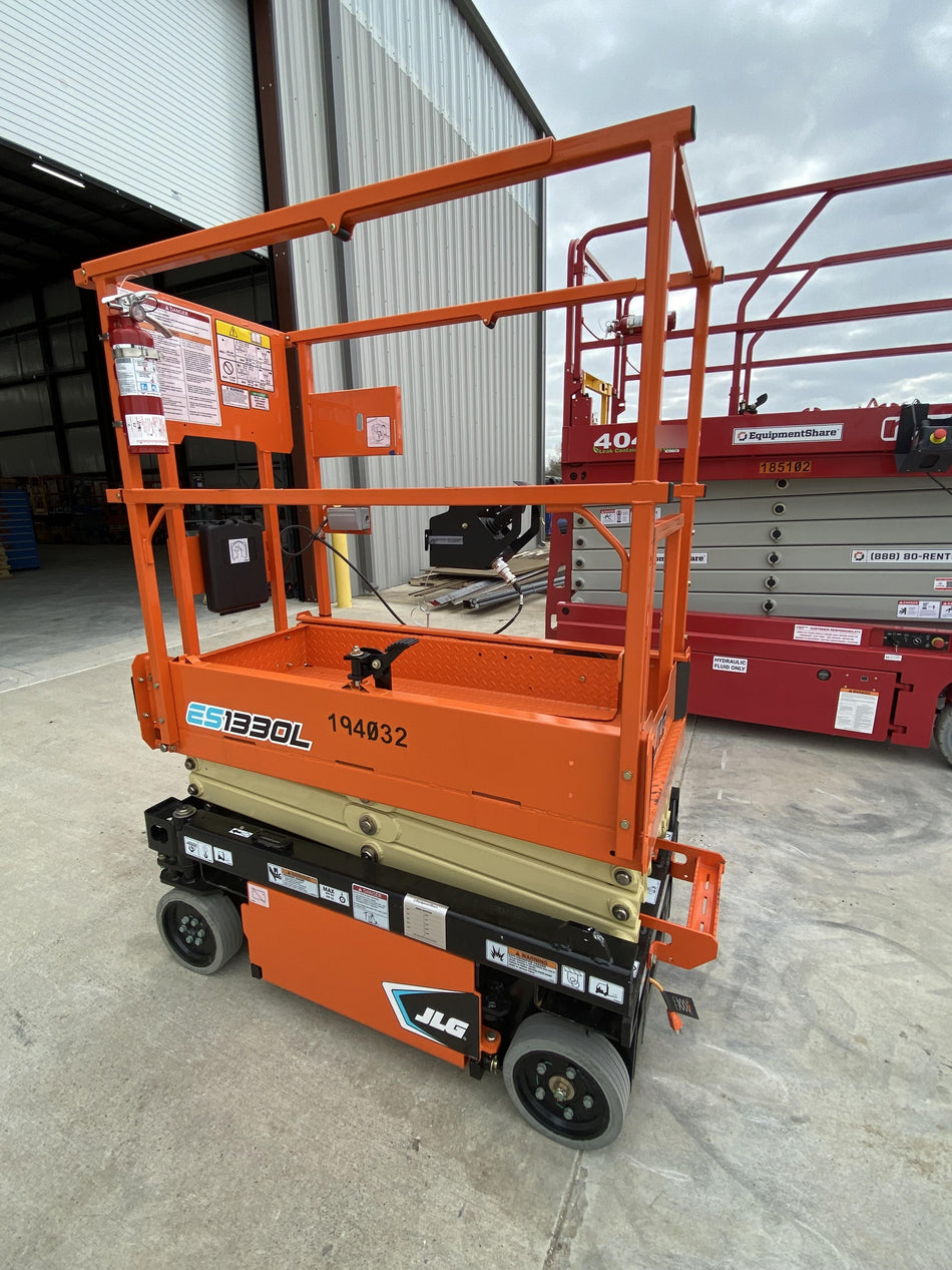 2021 JLG ES1330L