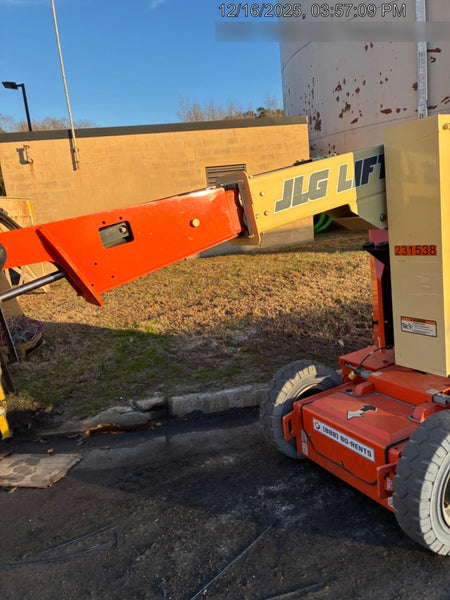 2022 JLG E300AJP