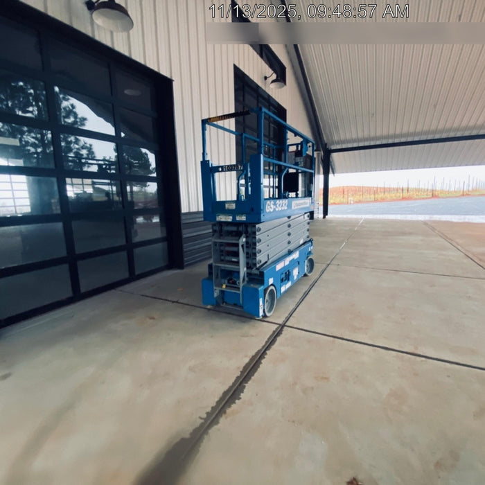 2020 Genie GS-3232 Standard, Folding half height swing gate, 800W Inverter