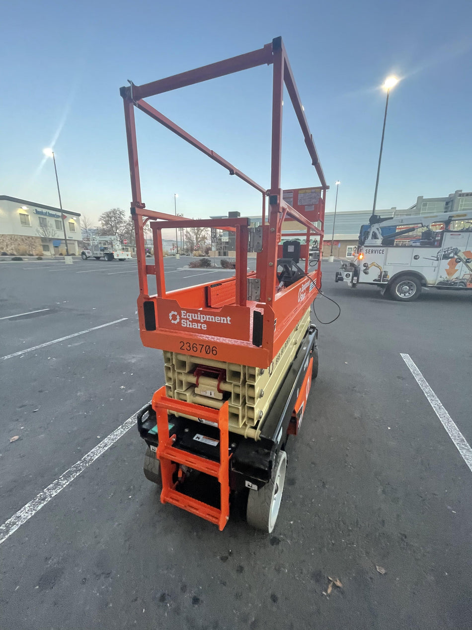 2022 JLG ES2632