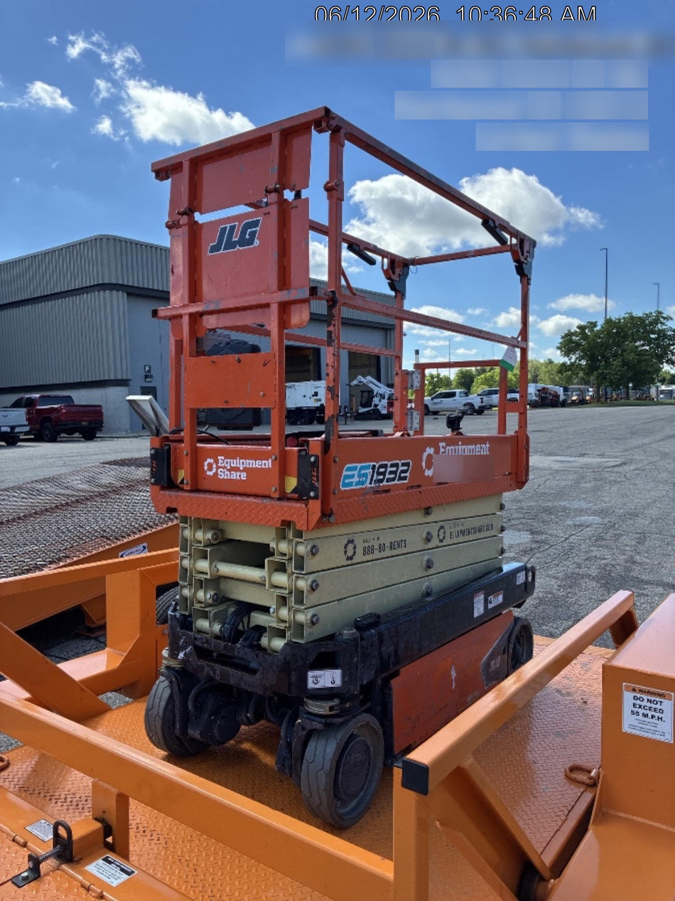 2022 JLG ES1932