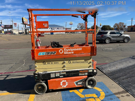 2022 JLG ES1932