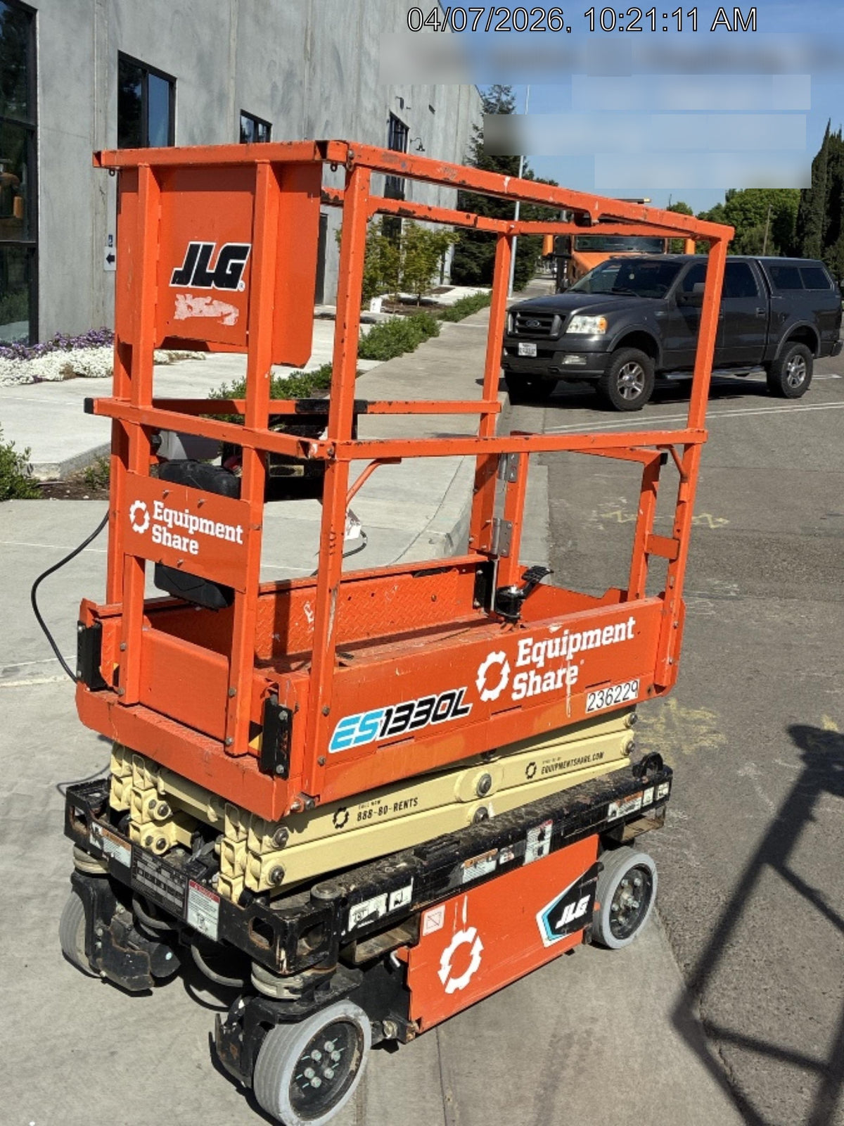 2022 JLG ES1330L