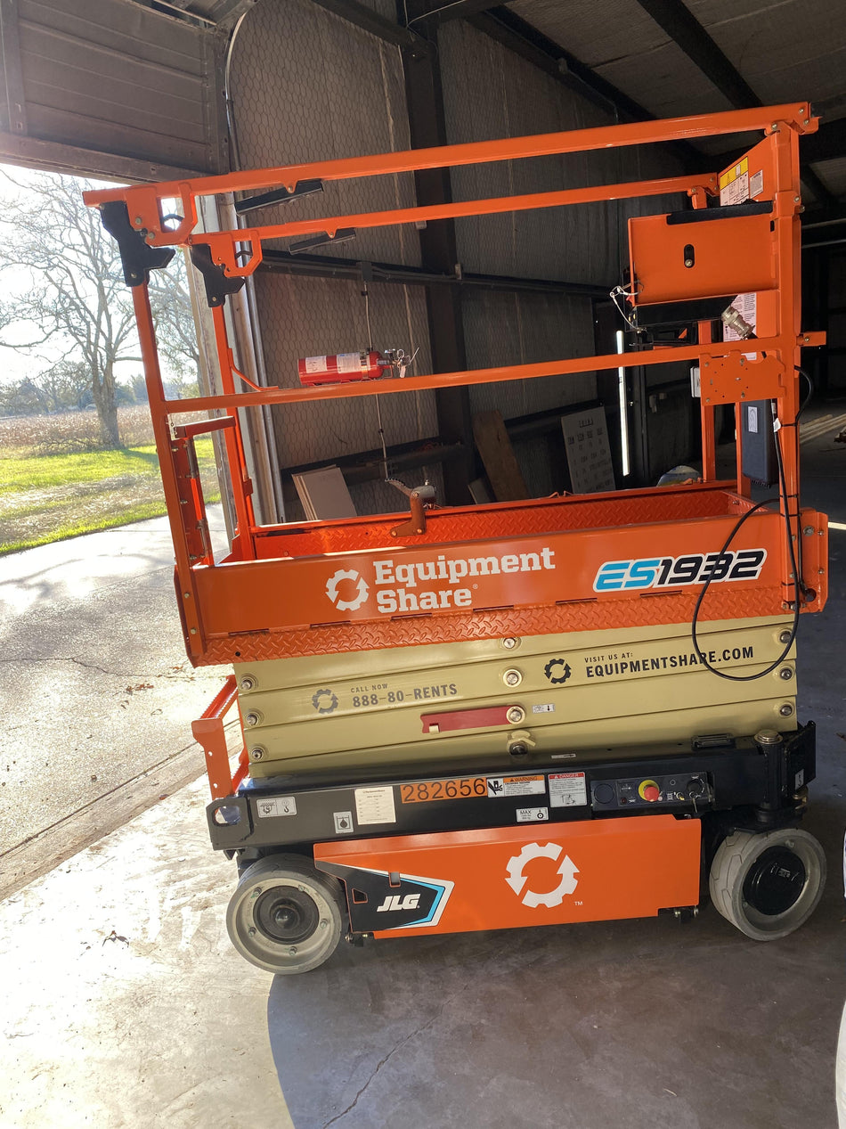 2022 JLG ES1932