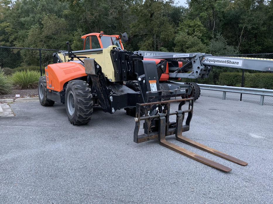 2021 JLG 1075