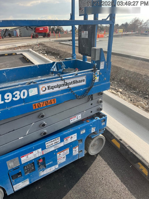 2020 Genie GS-1930 Solid Non Marking Tires, Beacon, Folding rails with half height swing gate, 800W Inverter