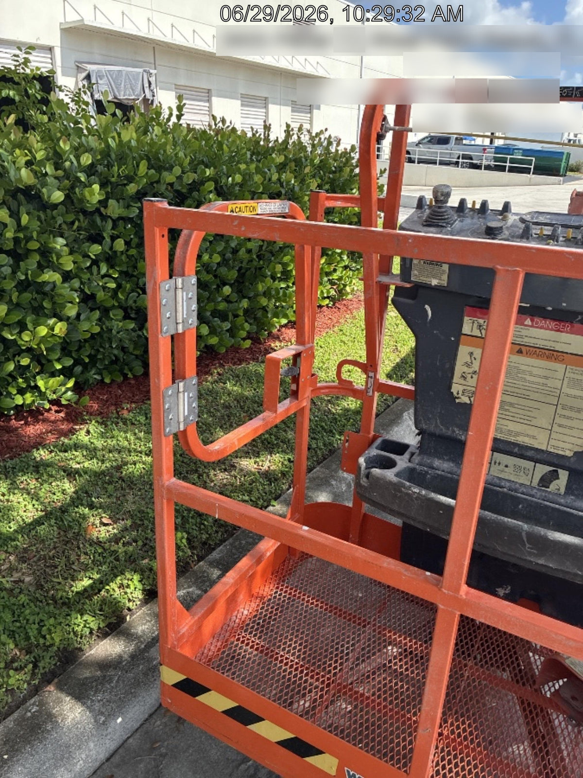 2021 JLG E400AJP Narrow