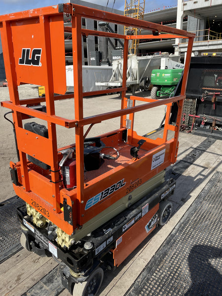 2022 JLG ES1330L