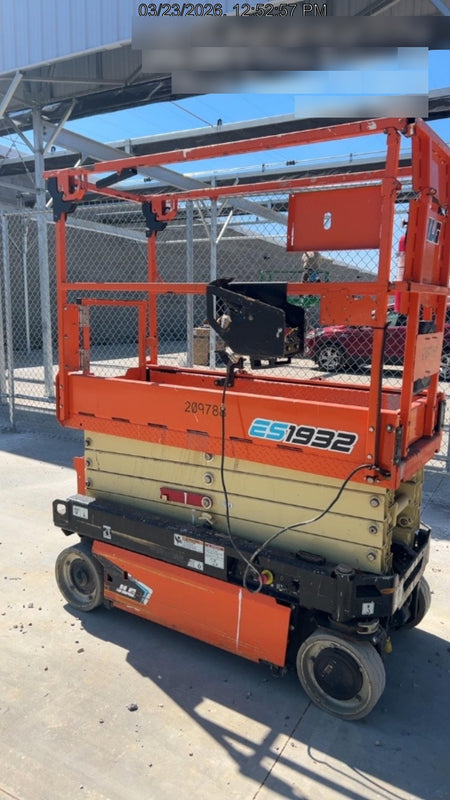 2022 JLG ES1932