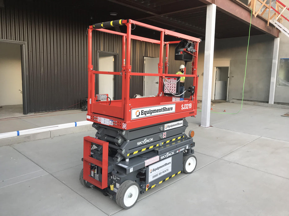 2020 Skyjack SJIII-3219 Solid NM Tires, Half height spring hinged entry gate, Dual Beacons, 800W Inverter