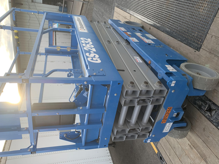 2020 Genie GS-2632 Solid NM Tires, Folding Rails with Half-Height Swing Gate, Beacon