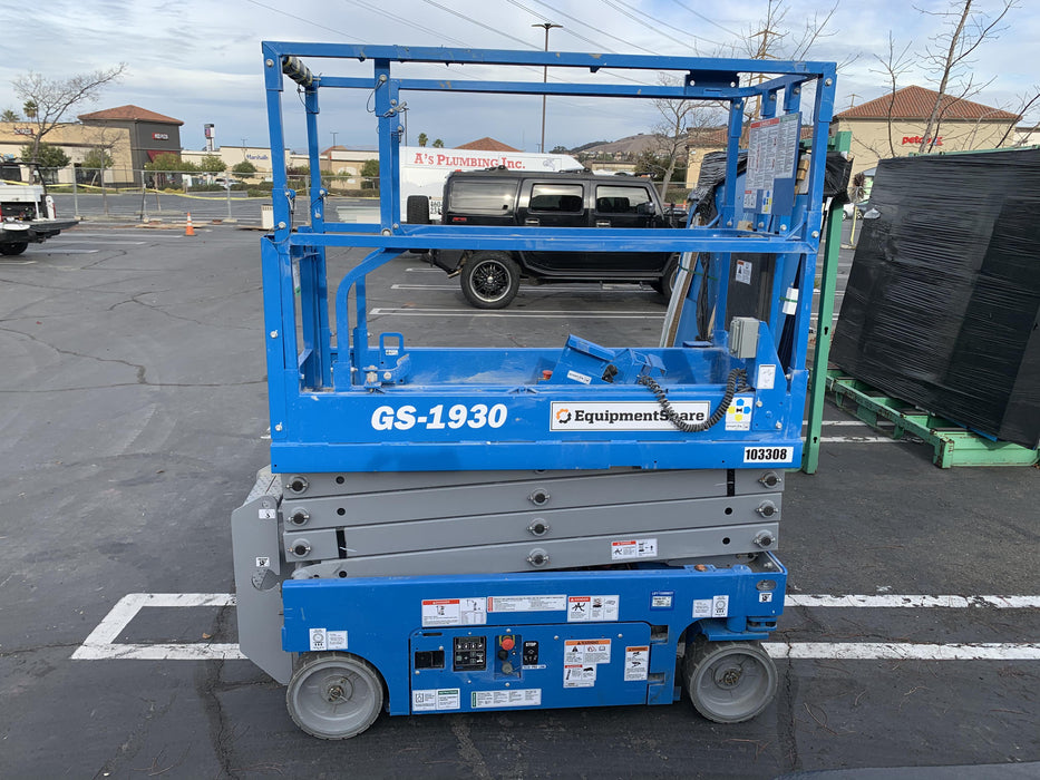 2020 Genie GS-1930 Solid Non Marking Tires, Beacon, Folding rails with half height swing gate, 800W Inverter