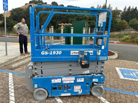 2019 Genie GS-1930 Half Height Swing Gate, 800W Inverter