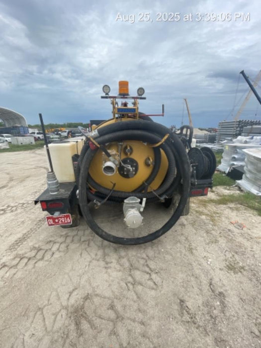 2022 VAC-TRON LP573XDT