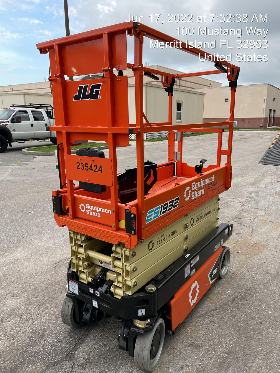 2022 JLG ES1932