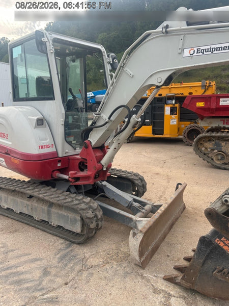 2022 TAKEUCHI TB235-2CR