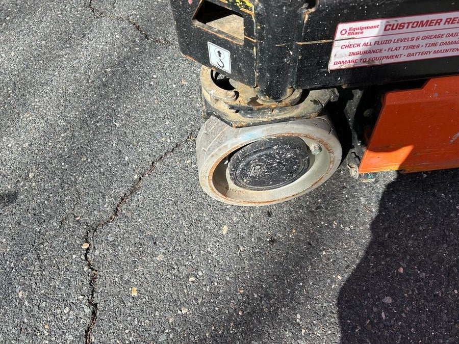 2021 JLG ES1932