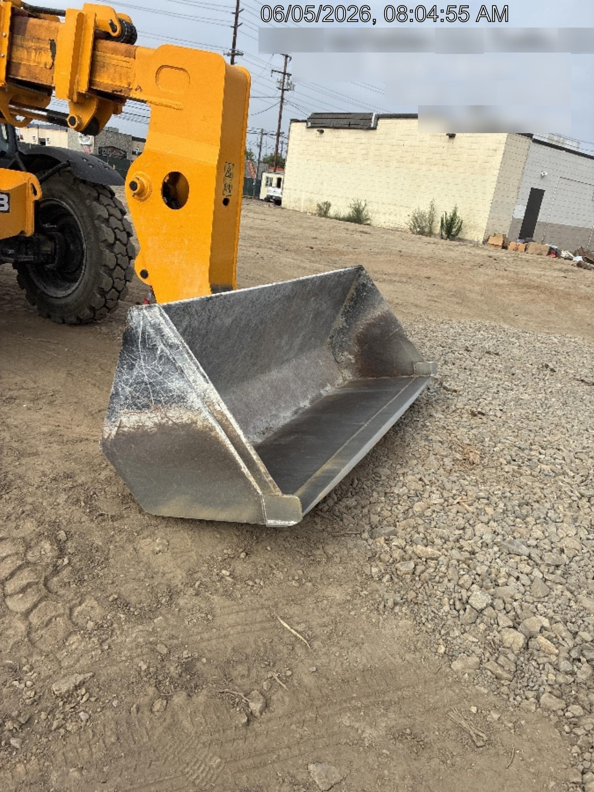 2022 JLG 1001100823
