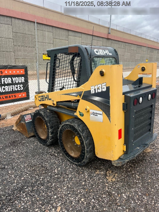 2016 GEHL R135