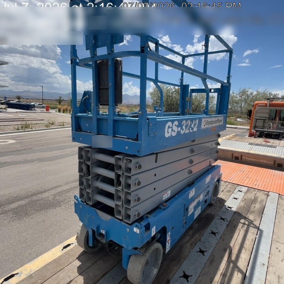 2019 Genie GS-3232 Folding rails with half height swing gate, 800 Amp Inverter