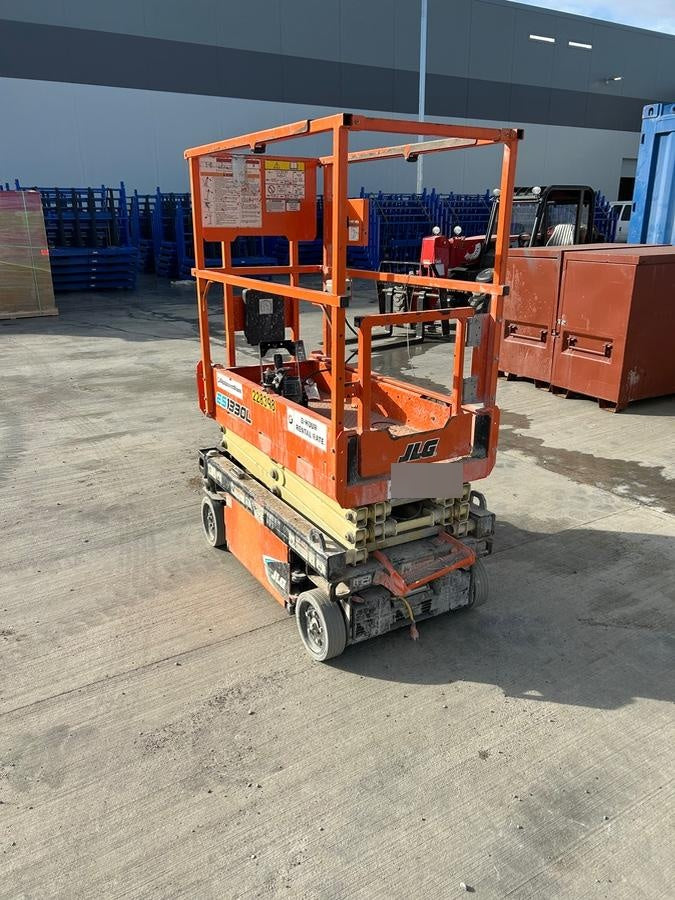 2022 JLG ES1330L