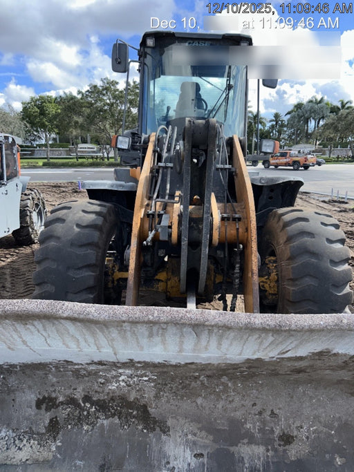 2018 Case 721G CLOSED CAB, 1 FUNCTION, JRB 416 STYLE HYD COUPLER