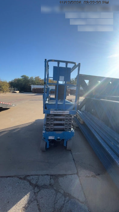 2019 Genie GS-2632 Folding rails with half height swing gate