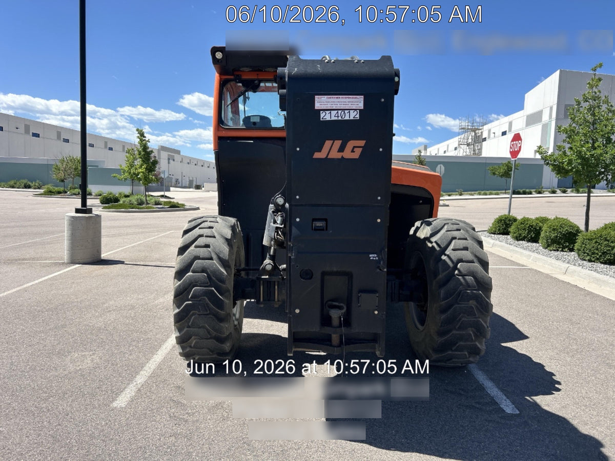 2022 JLG 1075