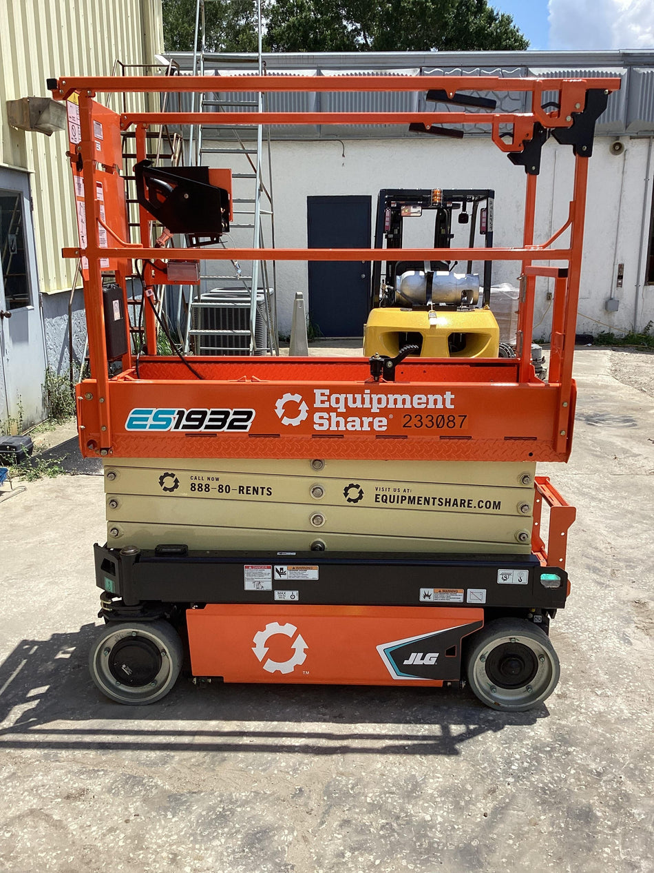2022 JLG ES1932