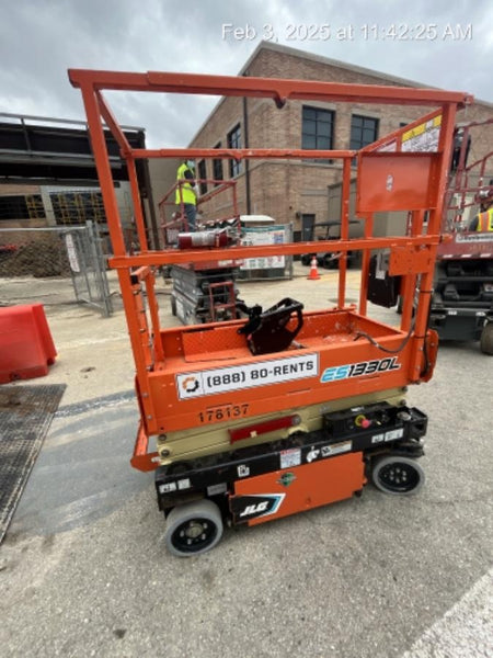 2021 JLG ES1330L