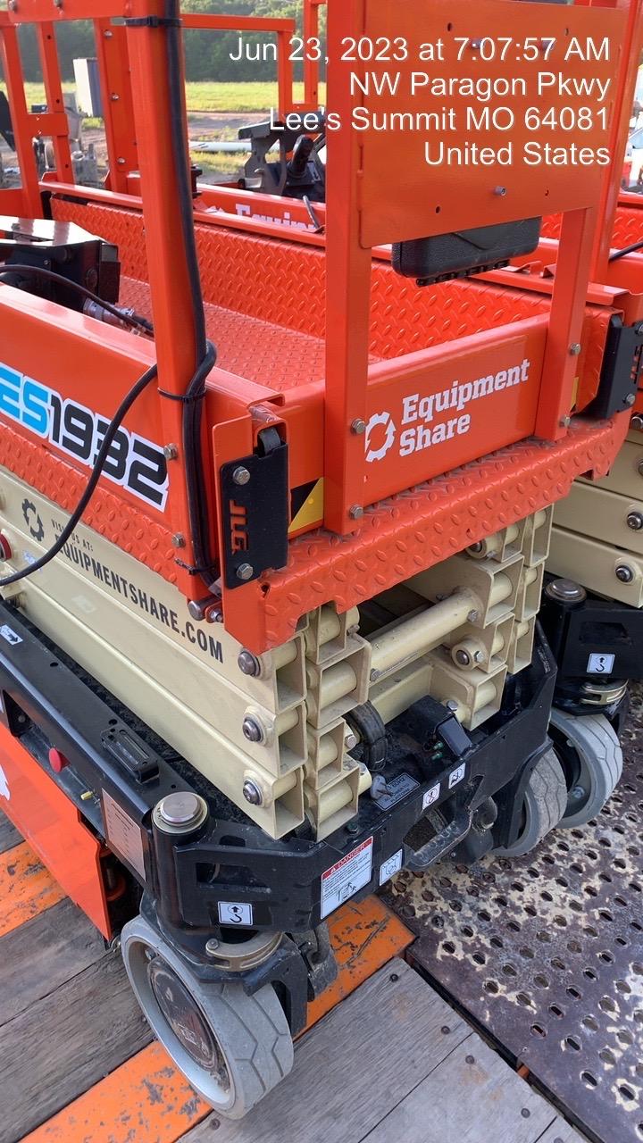 2023 JLG ES1932