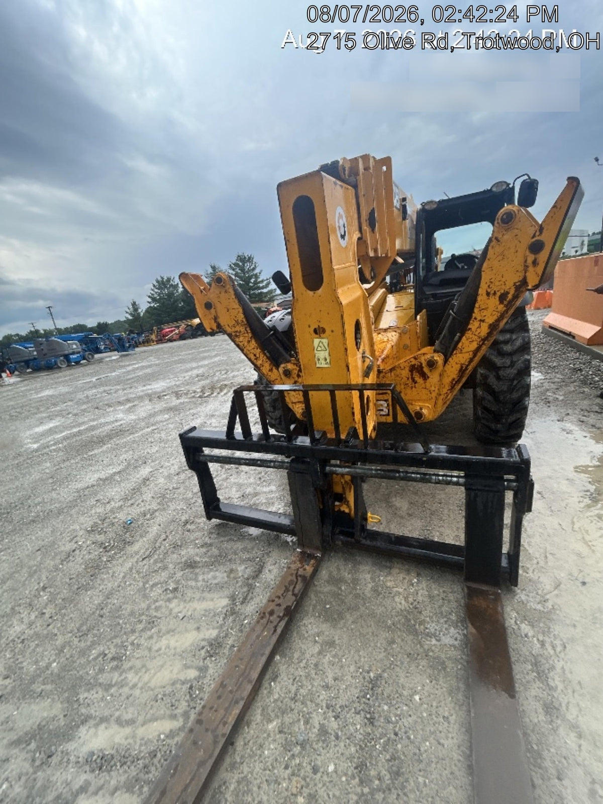 2019 JCB 512-56 Canopy, 74 HP, Solid Tires, STD Worklight, Beacon, Aux Hydraulics, Lifting Eye, Back up Alarm 66" Carriage, 60" Forks