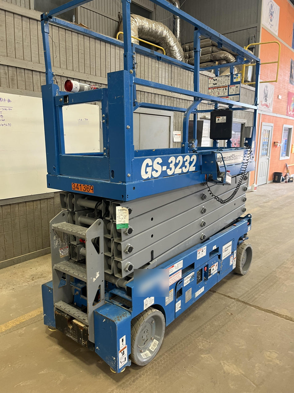 2023 GENIE GS-3232