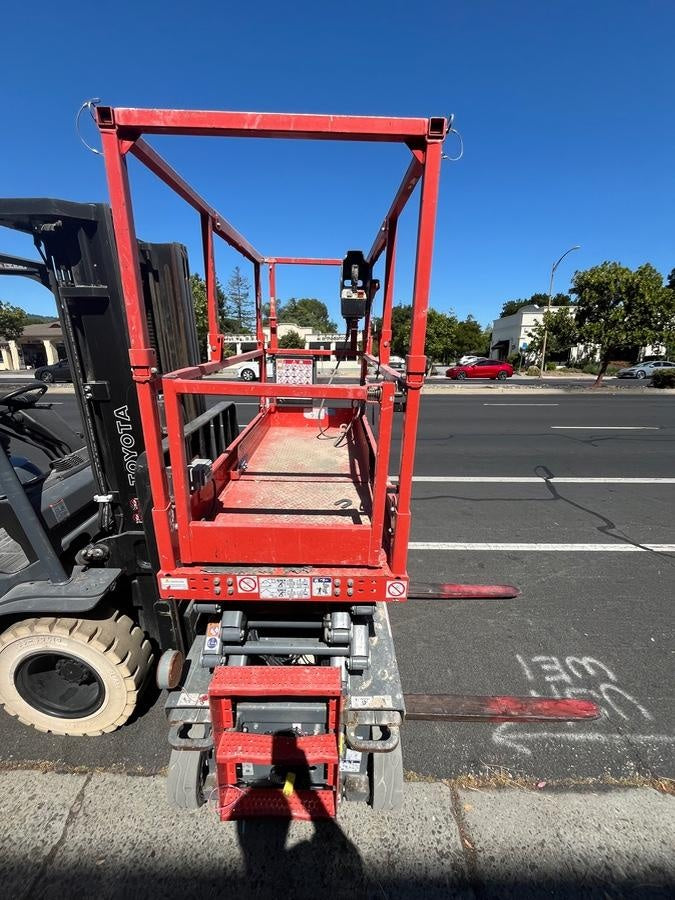 2020 Skyjack SJIII-3219 Solid NM Tires, Half height spring hinged entry gate, Dual Beacons, 800W Inverter