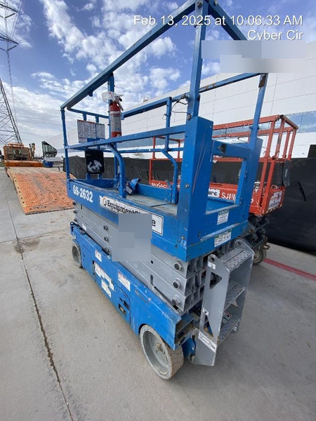 2019 Genie GS-2632 Folding rails with half height swing gate