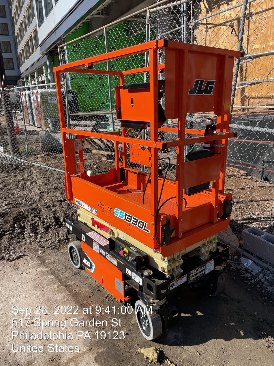 2022 JLG ES1330L