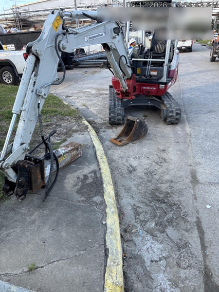 2022 TAKEUCHI TB235-2R