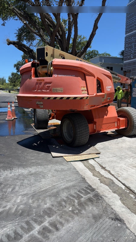 2022 JLG 660SJ