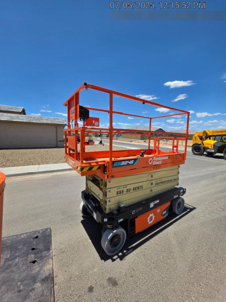 2025 JLG ES3246