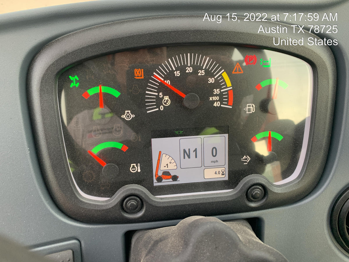2022 JLG 1075